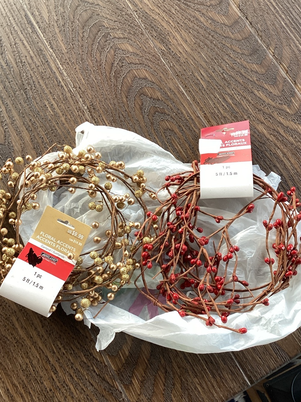 Decorative Berry Garland - Gold & Red